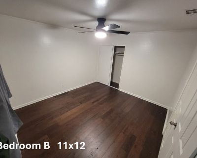 Unfurnished Room for Rent - 1 Room in 3 Beds 2 Baths House