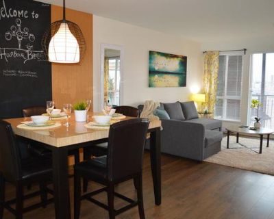 Situated in the heart of Old Town Victoria, Harbour Breeze is a modern (circa 2014) apartment boasting a large balcony equipped with a seating area and table. Victoria's bustling Chinatown and Market Square are just minute's walk away. Gorgeous downtown unit, 2 min to the famous Fan Tan Alley and Market Square. Just a block from the water and Inner Harbour, float planes, museums and so much mor...