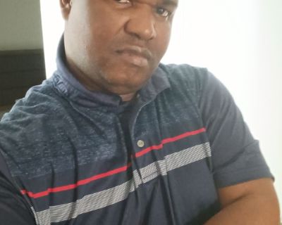 Inoussa - Needs an Apartment on iROOMit or a Room