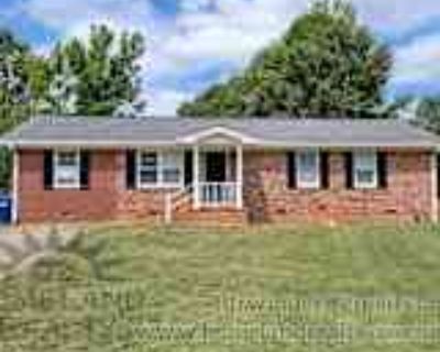 3 Bedroom 2BA 1296 ft² House For Rent in Winder, GA 304 E Broad St