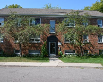 16 Fernwood Gardens. Live in Greek Town! PLEASE CALL OR TEXT SOULTANA AT ****** TO DISCUSS OR BOOK A VIEWING. PLEASE DO NOT EMAIL. EMAILS WILL NOT BE RESPONDED TO. large 1 bedroom apartment on the lower level of a quiet, clean, and well-maintained low-rise building close to Danforth Ave utilities included (heat, hydro, water) galley kitchen, spacious living room and dining area hardwood floors ...