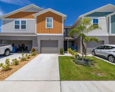 3 Bedroom 3BA 1499 ft Furnished Apartment For Rent in Haines City, FL