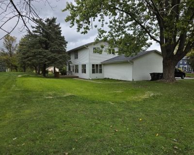 Poplar Path, Delafield, Home For Rent