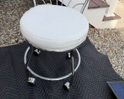 Needs TLC . MESSAGE to arrange pick up time.