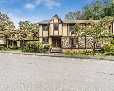 2 Bedroom 2BA Condo For Sale in Milford, CT