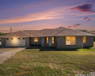 1 Bedroom 4BA 2059 ft Studio For Sale in Comfort, TX