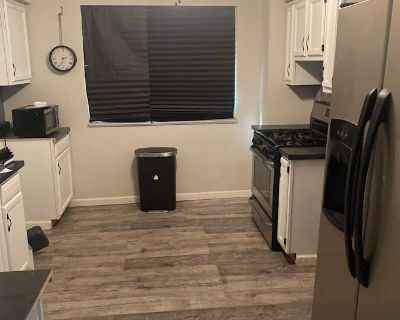 Available on: now. Furnished. Parking available * Internet included * Students welcome * 40+ years welcome Elaine will require background checks for this room Learn more. Our property is located in a highly sought area walking distance to CWRU, University Hospital, The VA Hospital and Cleveland Clinic. Ask us about our rooms with private baths! We love to have you stay with us!. Rent $750 per m...