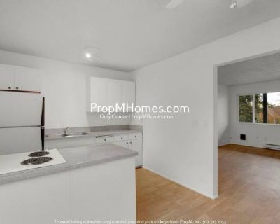 2 Bedroom 1BA 860 ft Pet-Friendly Apartment For Rent in Oregon City, OR