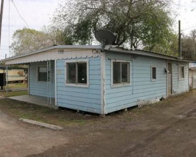 3 Bedroom 1BA 700 ft Mobile Home For Rent in Harlingen, TX