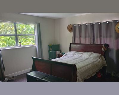 Room for Rent with Private Bathroom in 3 bedrooms House, North Lauderdale, Florida