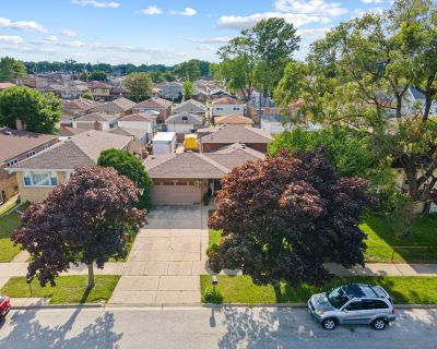 4 Bedroom 2BA 1600 ft Single Family House For Sale in Burbank, IL
