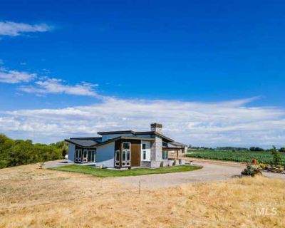 4 Bedroom 3BA 2256 ft Single Family Home For Sale in FRUITLAND, ID