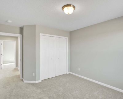 Pet friendly $700 per month room to rent in Kennedy Heights