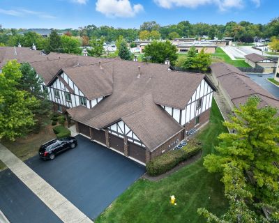 2 Bedroom 2BA 1300 ft Condo For Sale in Tinley Park, IL