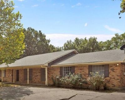 W Mccart St, Krum, Home For Rent