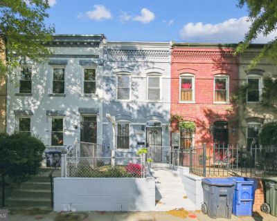 2 Bedroom 1BA 864 ft Townhouse For Sale in Washington, DC