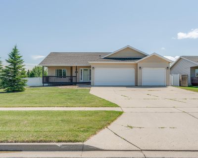 4 Bedroom 3BA 3355 ft Single Family House For Sale in Bismarck, ND