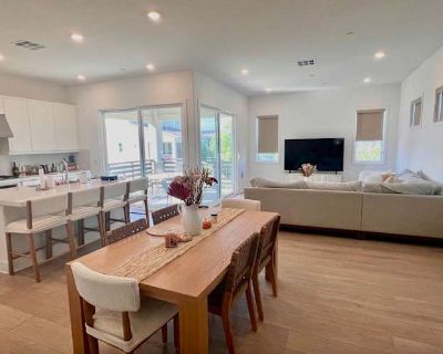 Available on: now. Unfurnished. Parking available * Internet included. Looking for a respectful, clean, working professional or student to fill the master bedroom in a brand new luxury house in Irvine and enjoy all that Great Park has to offer. House is 4 bed 4 bath. I live on the 3rd floor. There are 2 other roommates, but this is a 3 story house so plenty of space. We have one friendly cocker...