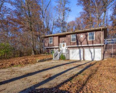 3 Bedroom 2BA 1479 ft Single Family Home For Sale in HARTFORD CITY, IN