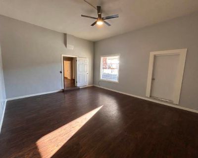 3 Bedroom 1BA 1000 ft Pet-Friendly Apartment For Rent in Medford, OR