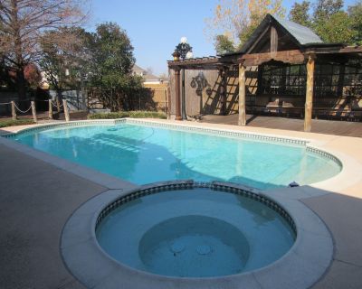 4 beds 2 bath house vacation rental in Rowlett, TX