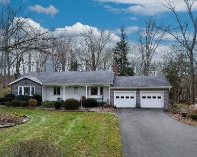 3 Bedroom 1BA 1476 ft Single Family House For Sale in East Haddam, CT