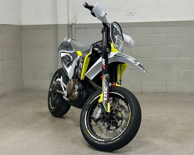 2020 Husqvarna 701 SUPERMOTO