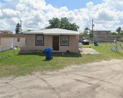2 Bedroom 1BA 700 ft Apartment For Rent in Belle Glade, FL