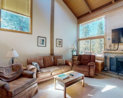 3 Bedroom 2BA Pet-Friendly Condo Vacation Rental in Rocky Point Charms, Truckee, CA