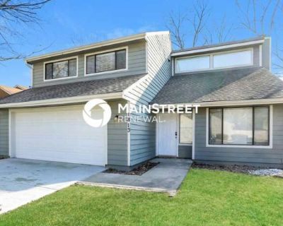 3 Bedroom 2.5BA 1388 ft Pet-Friendly Apartment For Rent in Lee's Summit, MO