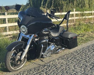 FOR-TRADE: 2020 Harley StreeGlide - Lots of extras