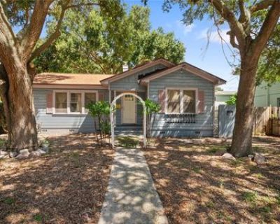 3 Bedroom 2BA 1499 ft Single Family House For Sale in Saint Petersburg, FL