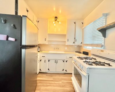 2 Bedroom 1BA Pet-Friendly Apartment For Rent in Valley Village, CA