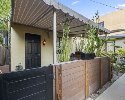 1 Bedroom 1BA 250 ft Studio For Rent in West Hollywood, CA