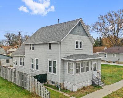 1 Bedroom 1848 ft Studio For Sale in Green Bay, WI