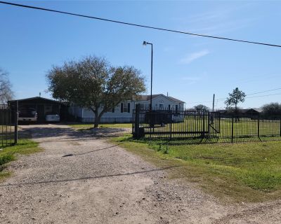3 Bedroom 2BA 1568 ft Single Family House For Sale in Rosharon, TX