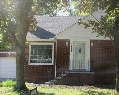 3 Bedroom 3BA 1918 ft Single Family Home For Sale in CLEVELAND HEIGHTS, OH