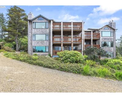 2 Bedroom 2BA 1165 ft Condominium For Sale in SEAVIEW, WA