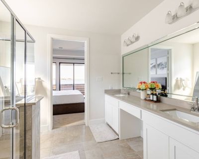 Welcome to Sapphire Bay, a serene lakeside escape on Lake Ray Hubbard in Rowlett, TX. Immerse yourself in outdoor activities like walking trails, boating, and fishing. This lake view home is fully furnished home, with all utilities included, provides a warm and inviting retreat. The second floor is ideal for entertaining, featuring a gourmet kitchen, a spacious great room, BBQ grill, and a work...