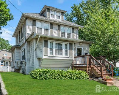 3 Bedroom 2BA 1534 ft Single Family House For Sale in Edison, NJ