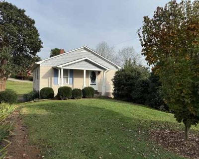 509 1/2 F Street. image_url. In unit laundry Granite counters Dishwasher Pet friendly Garage Recently renovated Unit Amenities dishwasher granite counters in unit laundry range recently renovated Property Amenities pet friendly parking garage. 2 Bedroom. 1 Bathroom. 0 ft