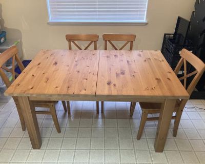 Wood Dining Tables with expandable leaf and 4 chairs $150