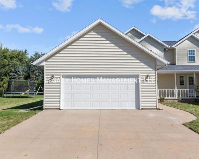 3 Bedroom 2BA 1600 ft Pet-Friendly Single-family home For Rent in Menasha, WI
