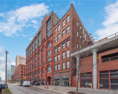 2 Bedroom 1BA 1731 ft Condo For Sale in Cleveland, OH