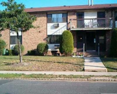 2 Bedroom 1BA Condo For Rent in Woodbridge, NJ