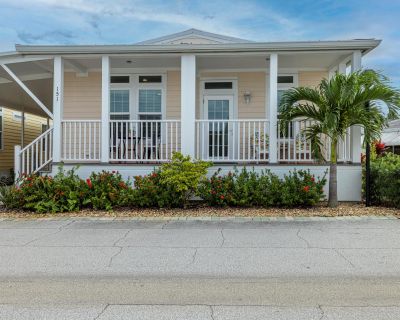 2 Bedroom 2BA 1066 ft Pet-Friendly Mobile Home For Sale in Jensen Beach, FL