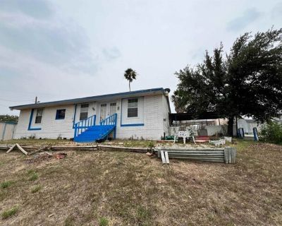 E Park Dr, Zapata, Home For Sale
