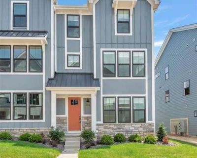 3 Bedroom 4BA 2400 ft Apartment For Rent in Chesterfield, MO