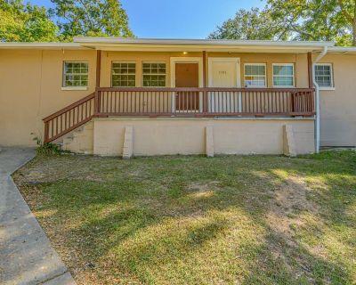 1103 California Street. Property for Rent in Tallahassee, FL for $1,200 with 2 bedrooms and 1 full bath. This 900 square foot property was built in 1959.. Cozy two bedroom/ 1 bathroom Near Campus and the Center of Tallahassee. Newer Appliances and now a Washer Dryer in Unit.. Parking Features Driveway Unassigned Water Source Public Spa N Building Area Total 900.0 Lot Dimensions 100x100x100x100 ...