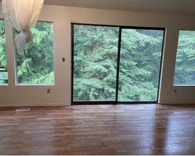 Unfurnished Room for Rent - Share a large house in Fairwood/Renton